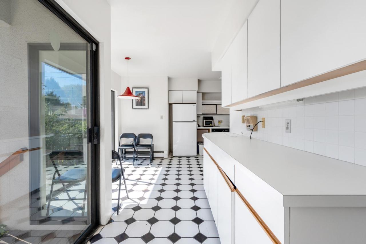 Sunny 1-Bedroom Private Rooms In Charming Vancouver Exterior foto